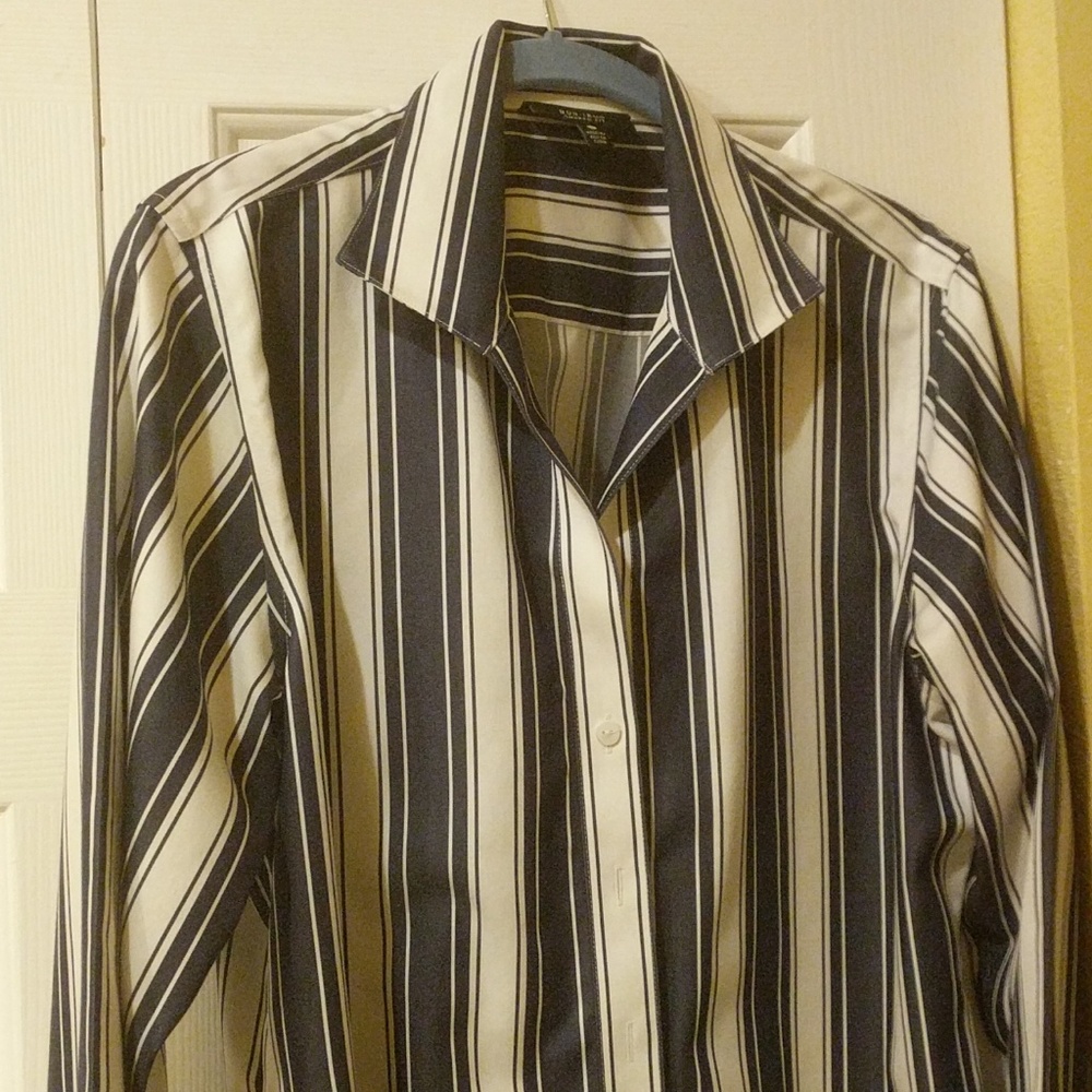 Beautiful blue and white striped Foxcroft blouse.